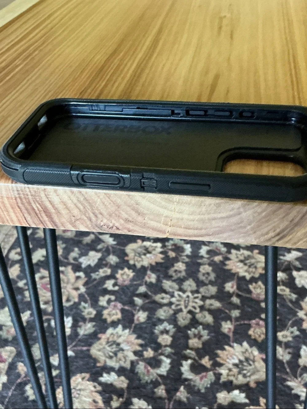 OtterBox Black Rugged MagSafe-Compatible Phone Case